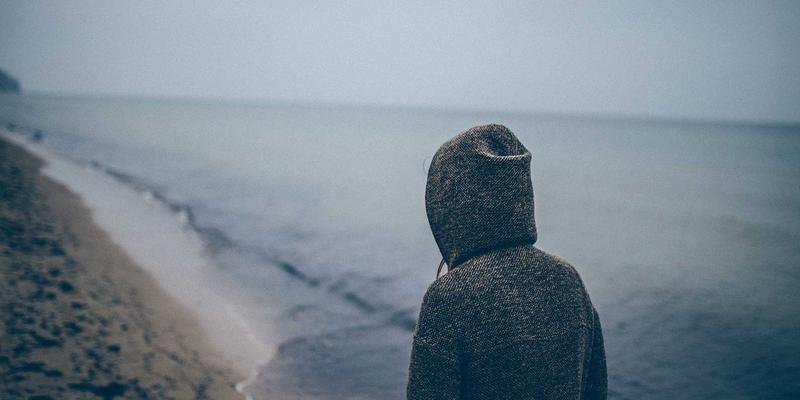 从DJ到音乐制作人：电子音乐编曲与制作的完整成长路径