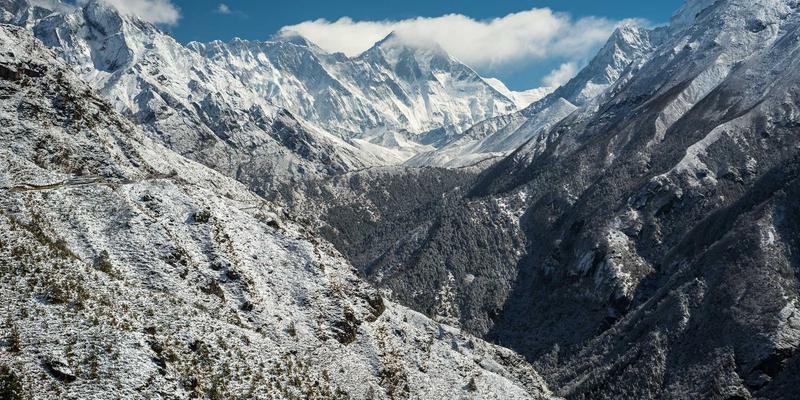 从混音到创作：DJ课程如何助你融合原创元素并打造独特声音标识