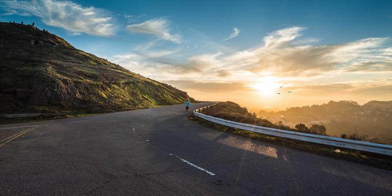 从爱好者到专业DJ：揭秘电子音乐制作与DJ培训的进阶之路