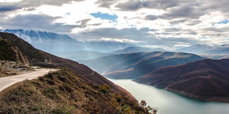 从爱好者到专业舞台：DJ培训成功案例深度解析与电子音乐混音进阶之路