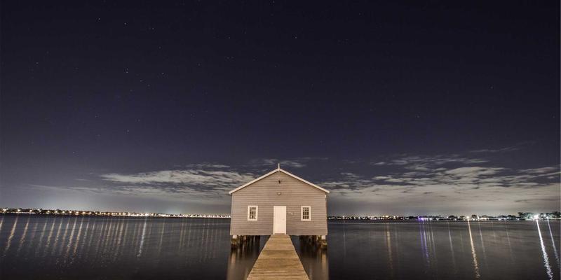从编曲到控场：揭秘顶级夜店DJ的现场互动技巧与实战心法