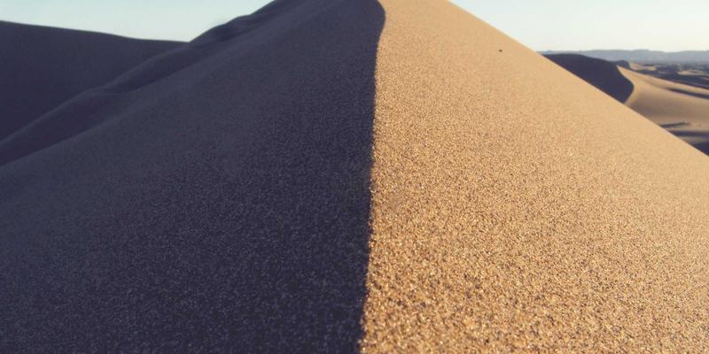 从编曲到混音：打造具有个人特色的高强度音乐节主舞台Set