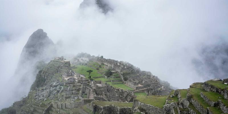 从编曲思维到舞池掌控：DJ课程中的音乐理论精讲——和弦、节奏与能量流动