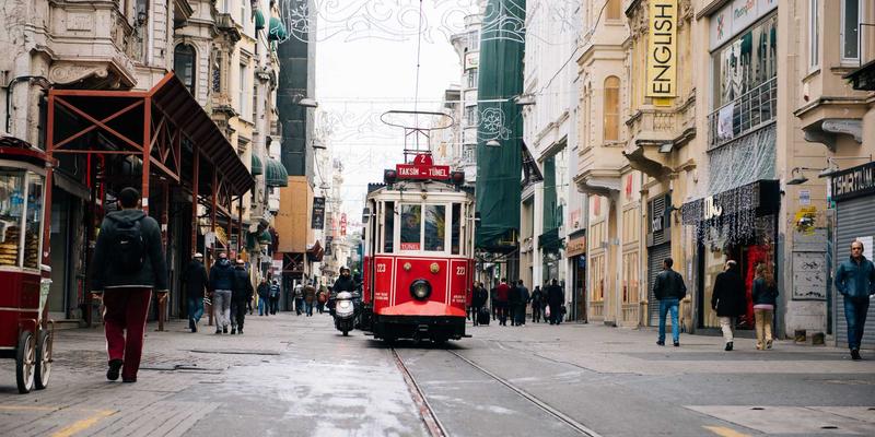 从零到专业：DJ培训如何开启你的音乐制作与电子音乐编曲之旅