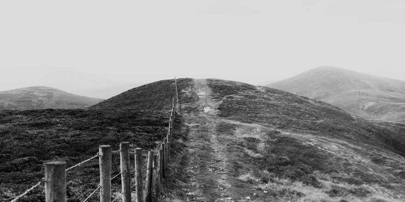 从音乐制作到舞台掌控：全面解析DJ培训的现代课程体系